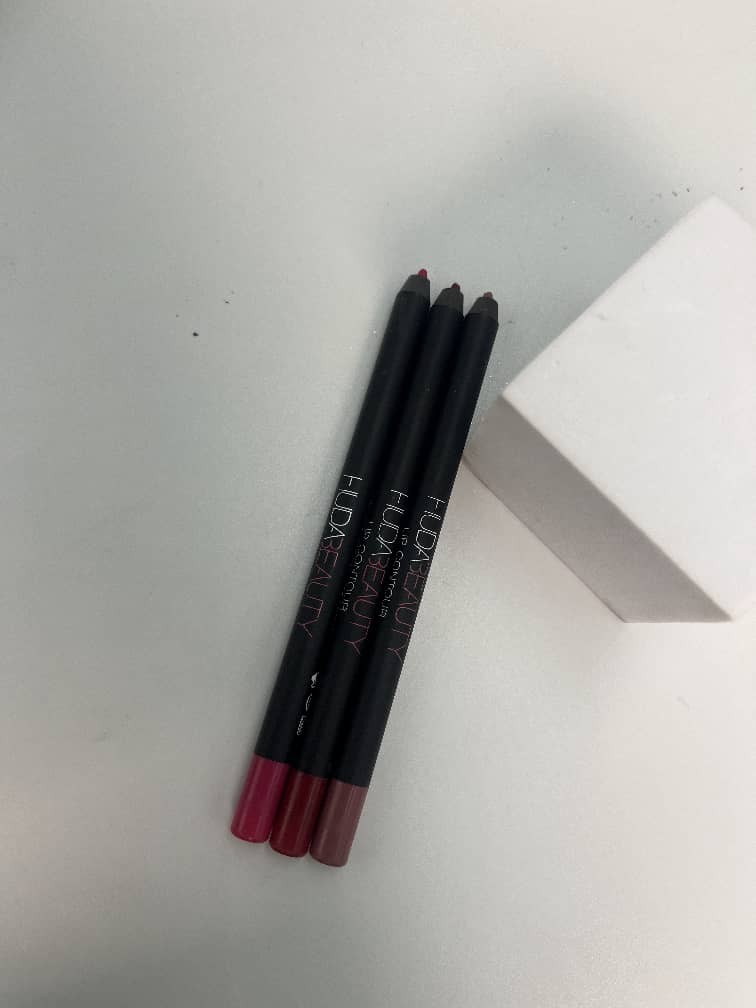 HUDA BEAUTY LIP CONTOUR